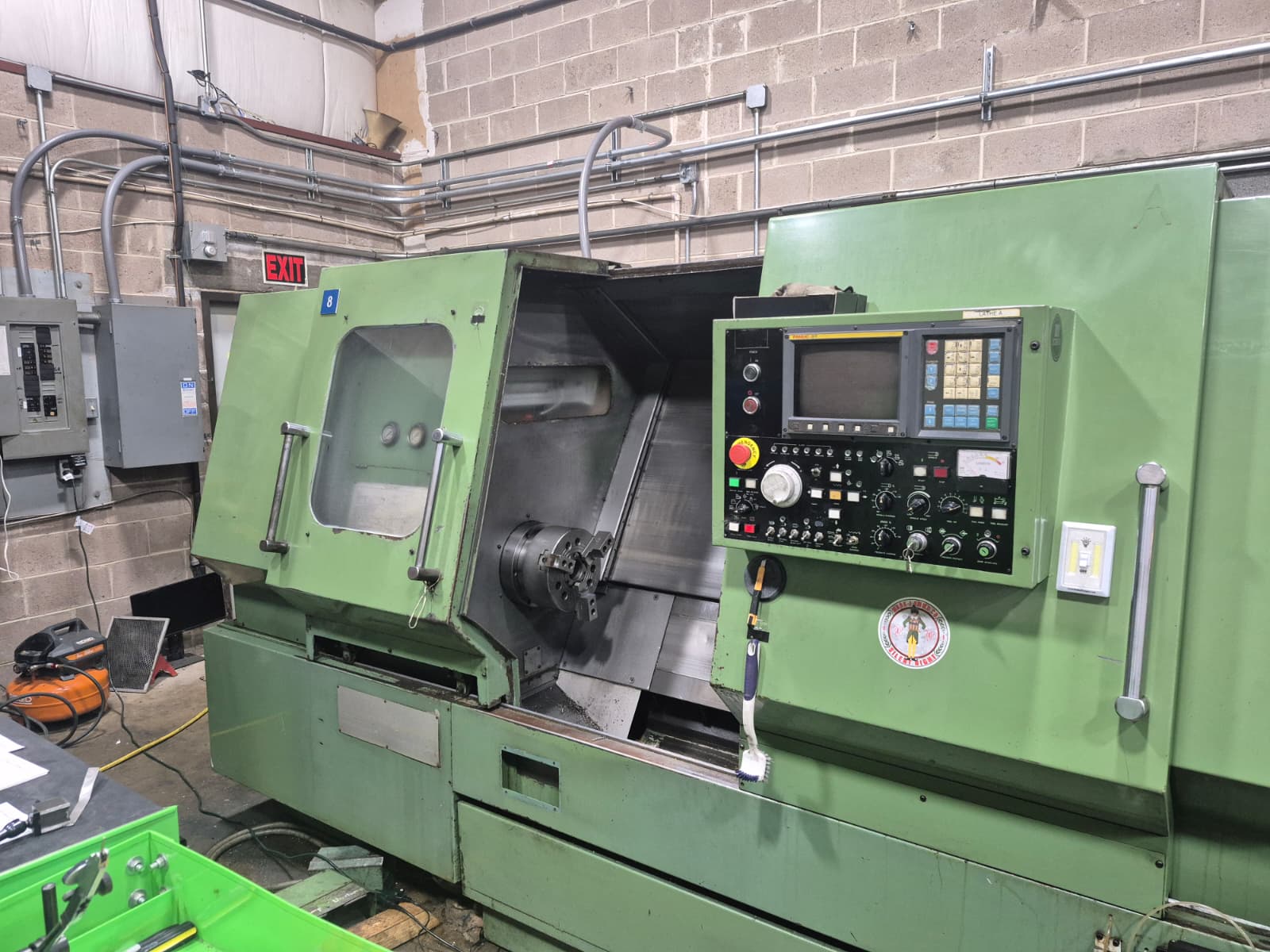 Daewoo Puma 10S CNC turning center with Fanuc control
